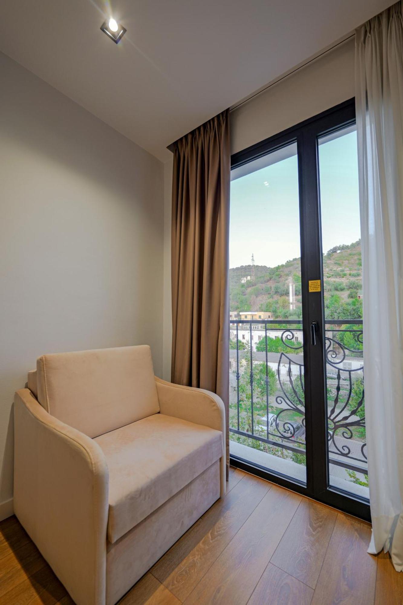 Hotel Central Vlorë エクステリア 写真