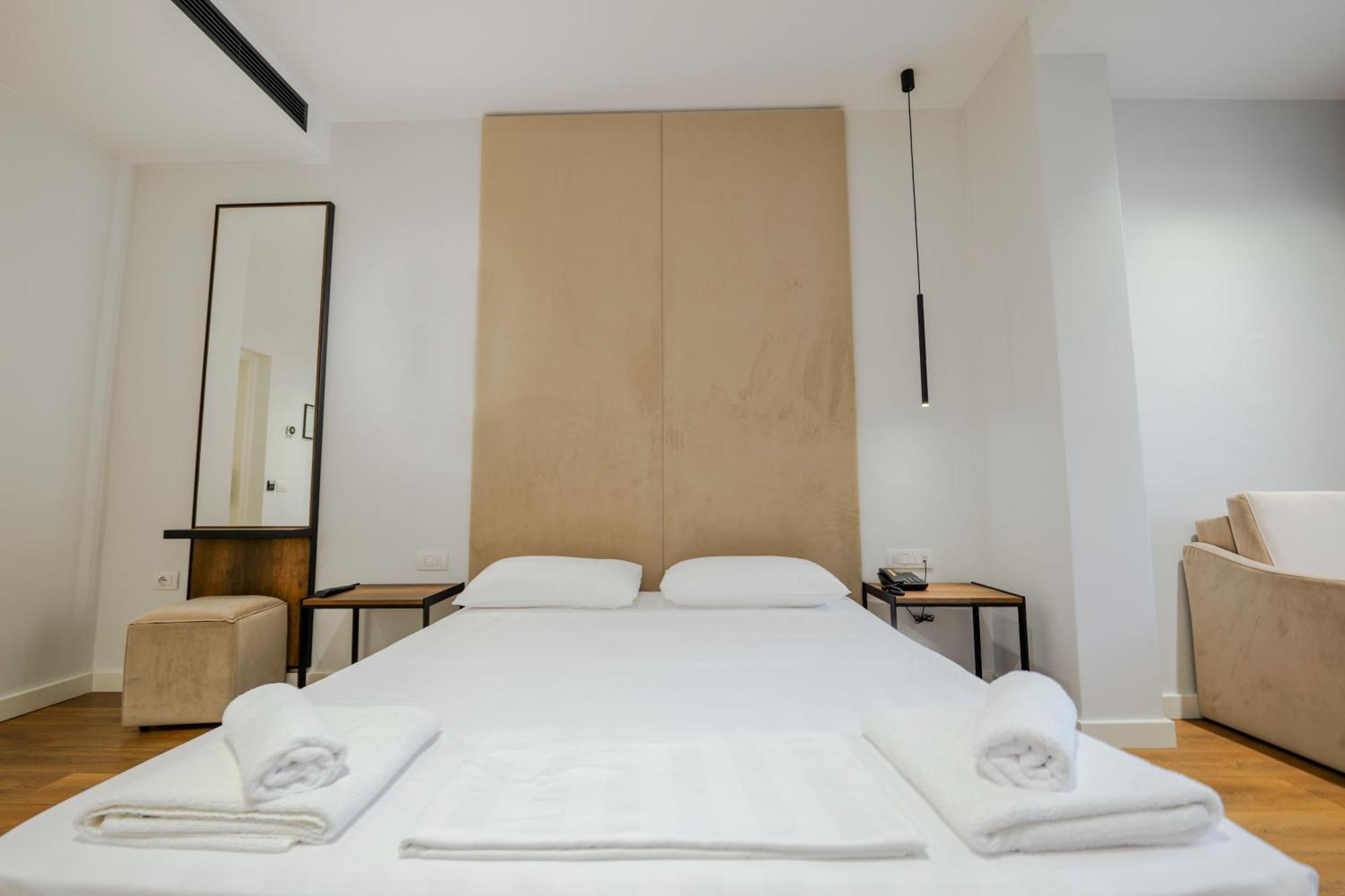 Hotel Central Vlorë エクステリア 写真