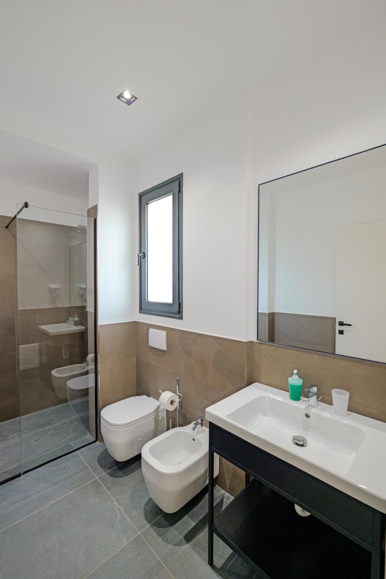 Hotel Central Vlorë エクステリア 写真