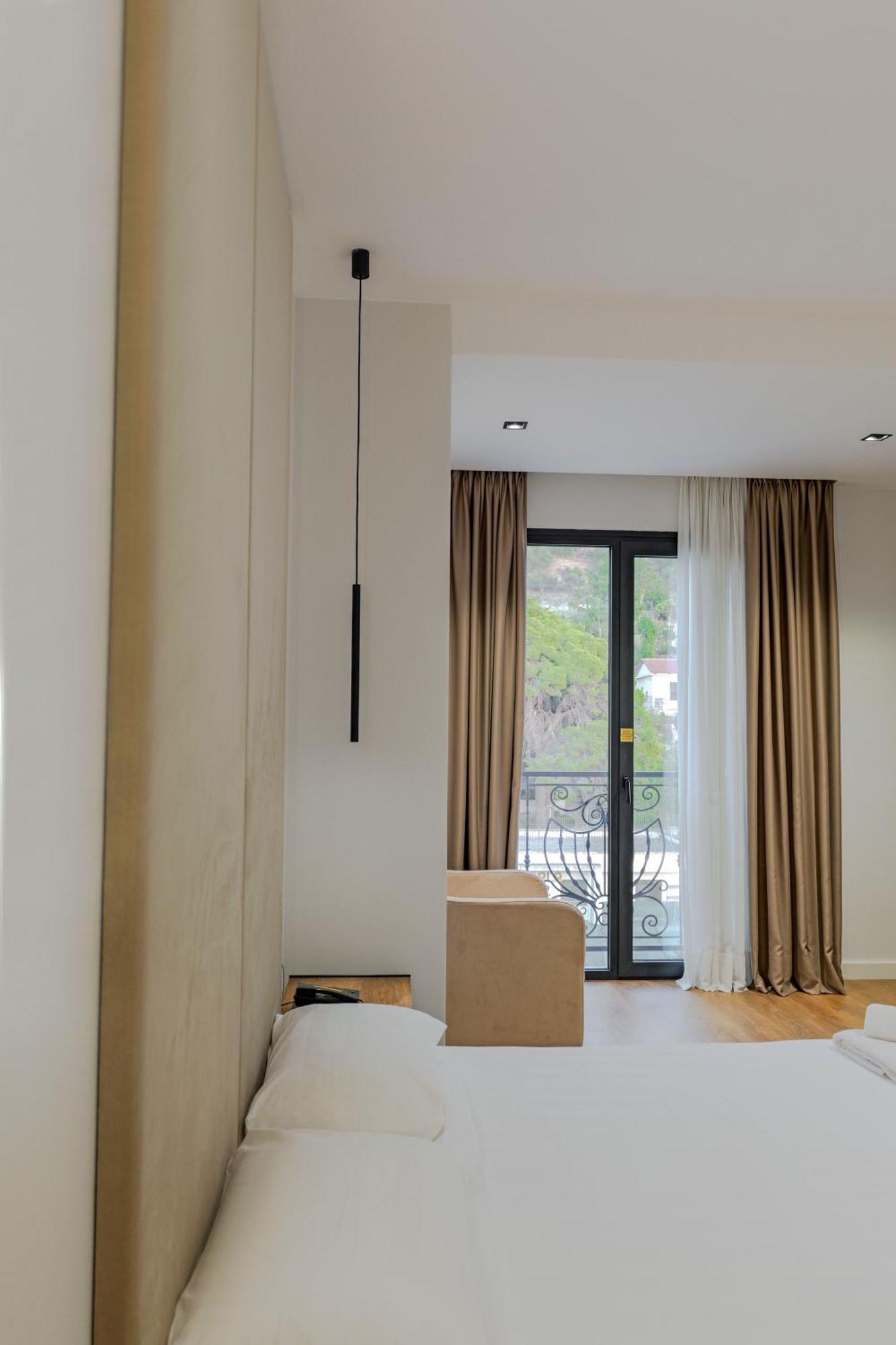 Hotel Central Vlorë エクステリア 写真