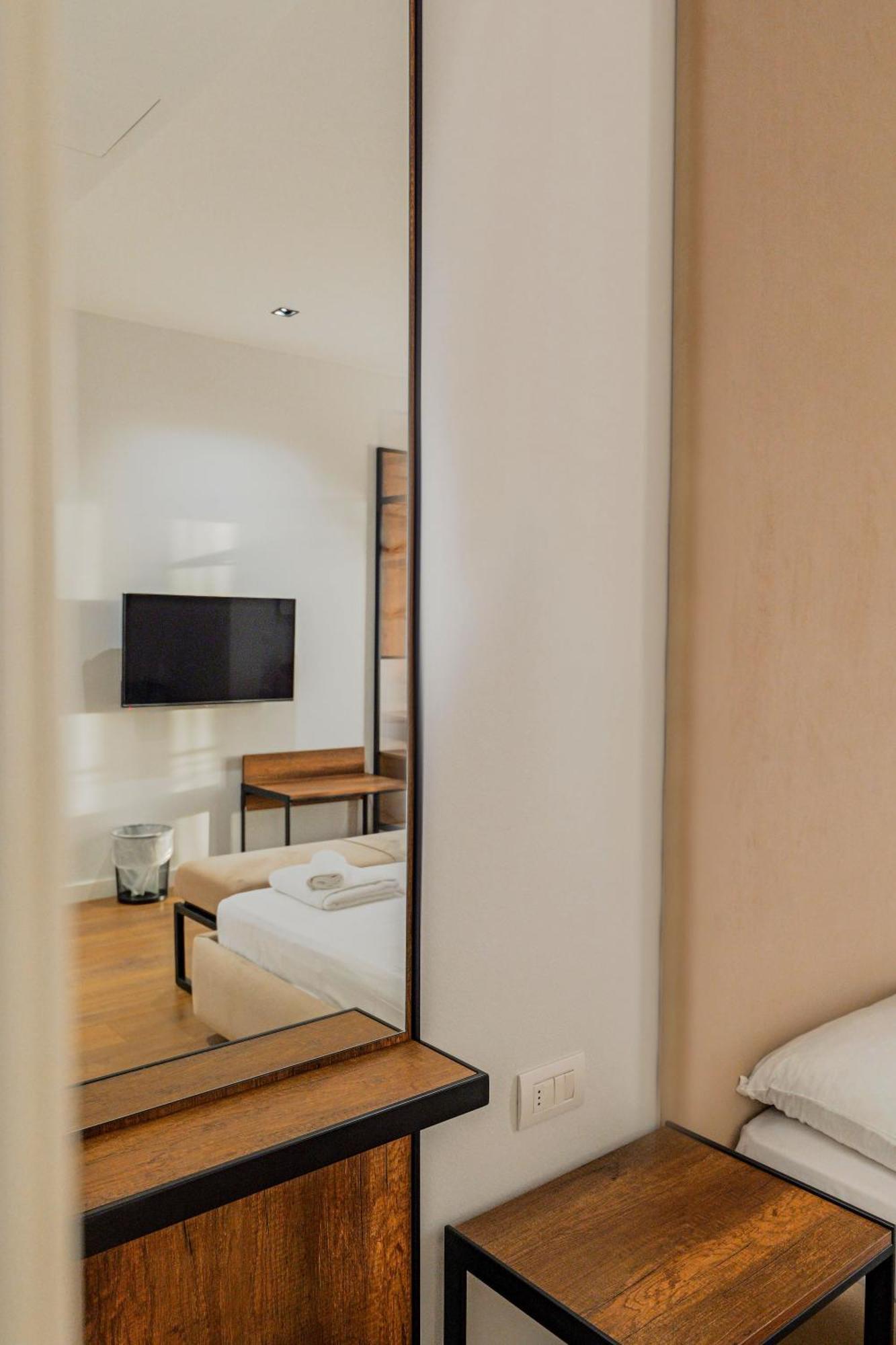 Hotel Central Vlorë エクステリア 写真