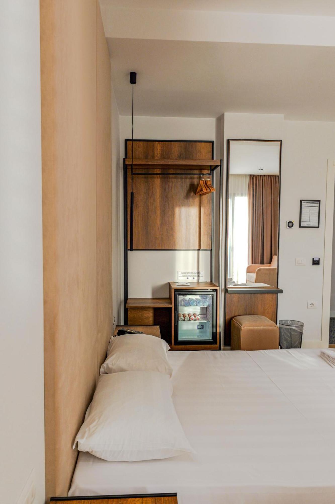 Hotel Central Vlorë エクステリア 写真