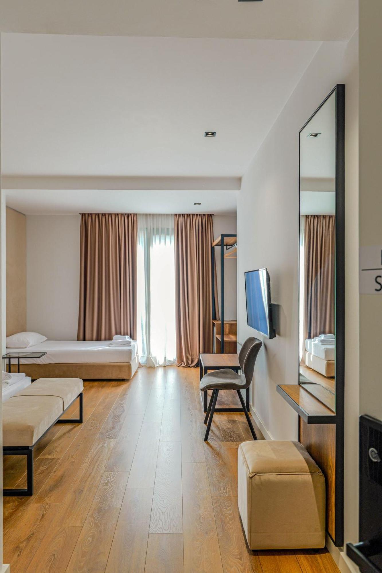 Hotel Central Vlorë エクステリア 写真