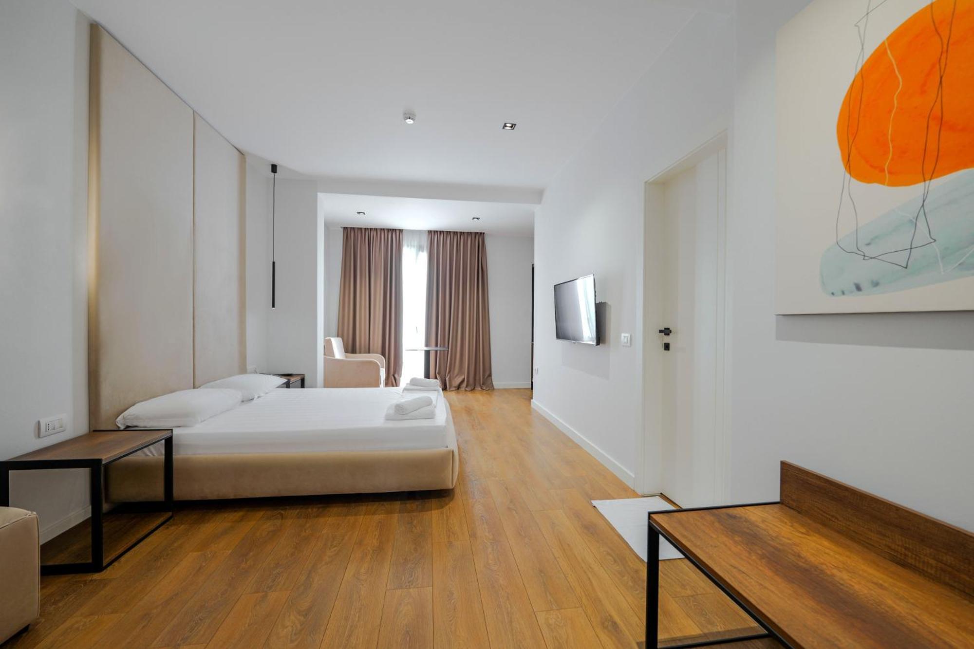 Hotel Central Vlorë エクステリア 写真