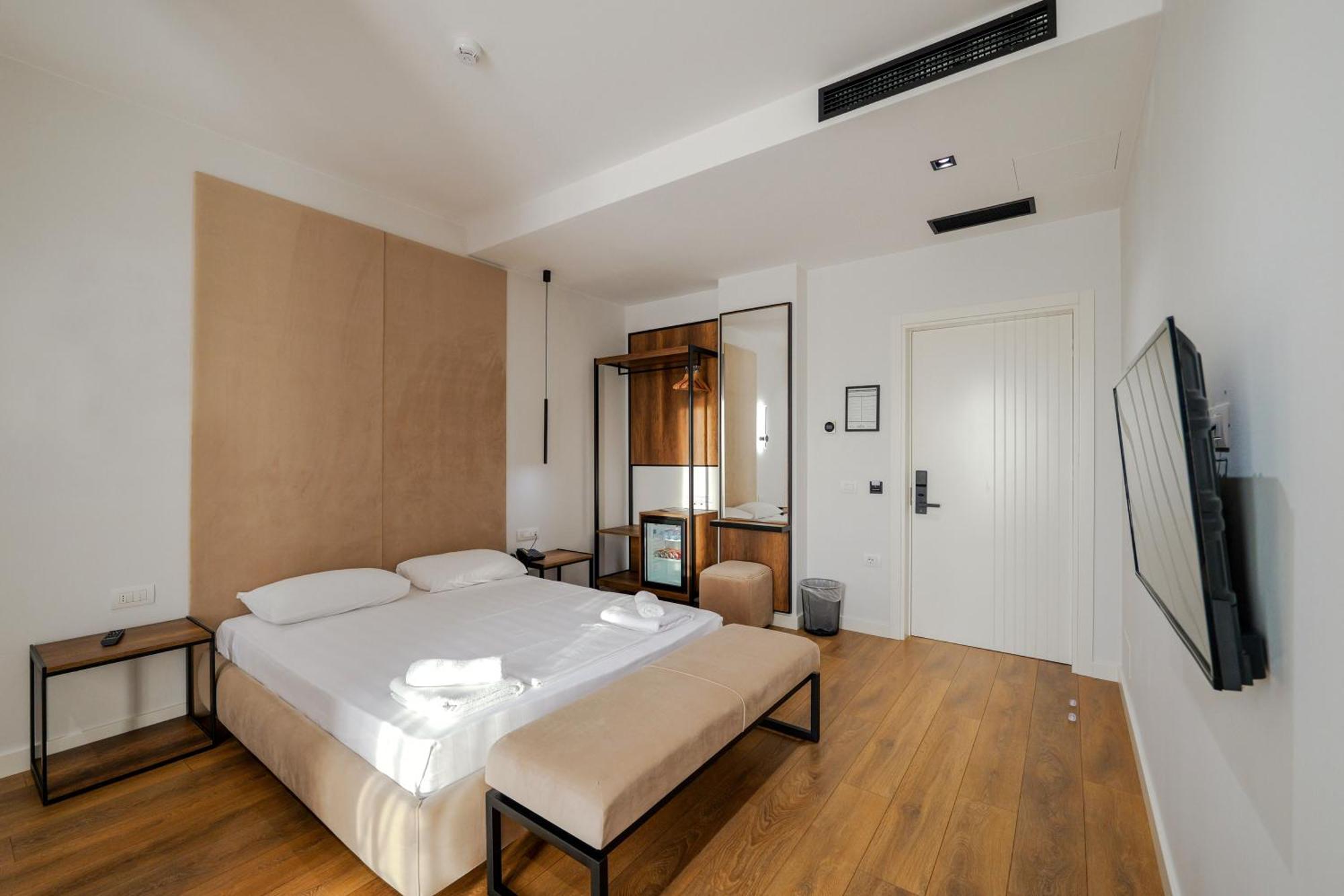 Hotel Central Vlorë エクステリア 写真