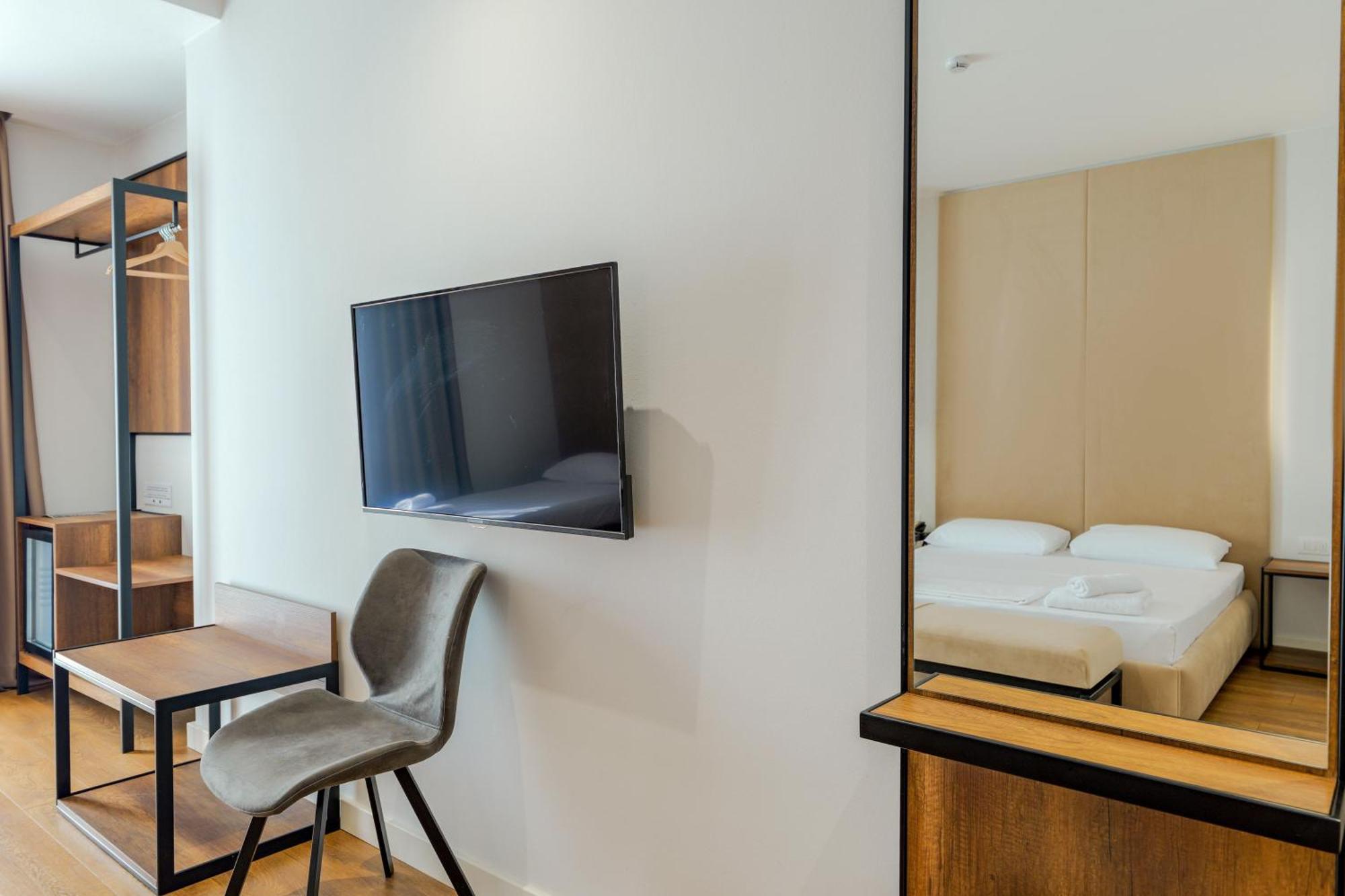 Hotel Central Vlorë エクステリア 写真