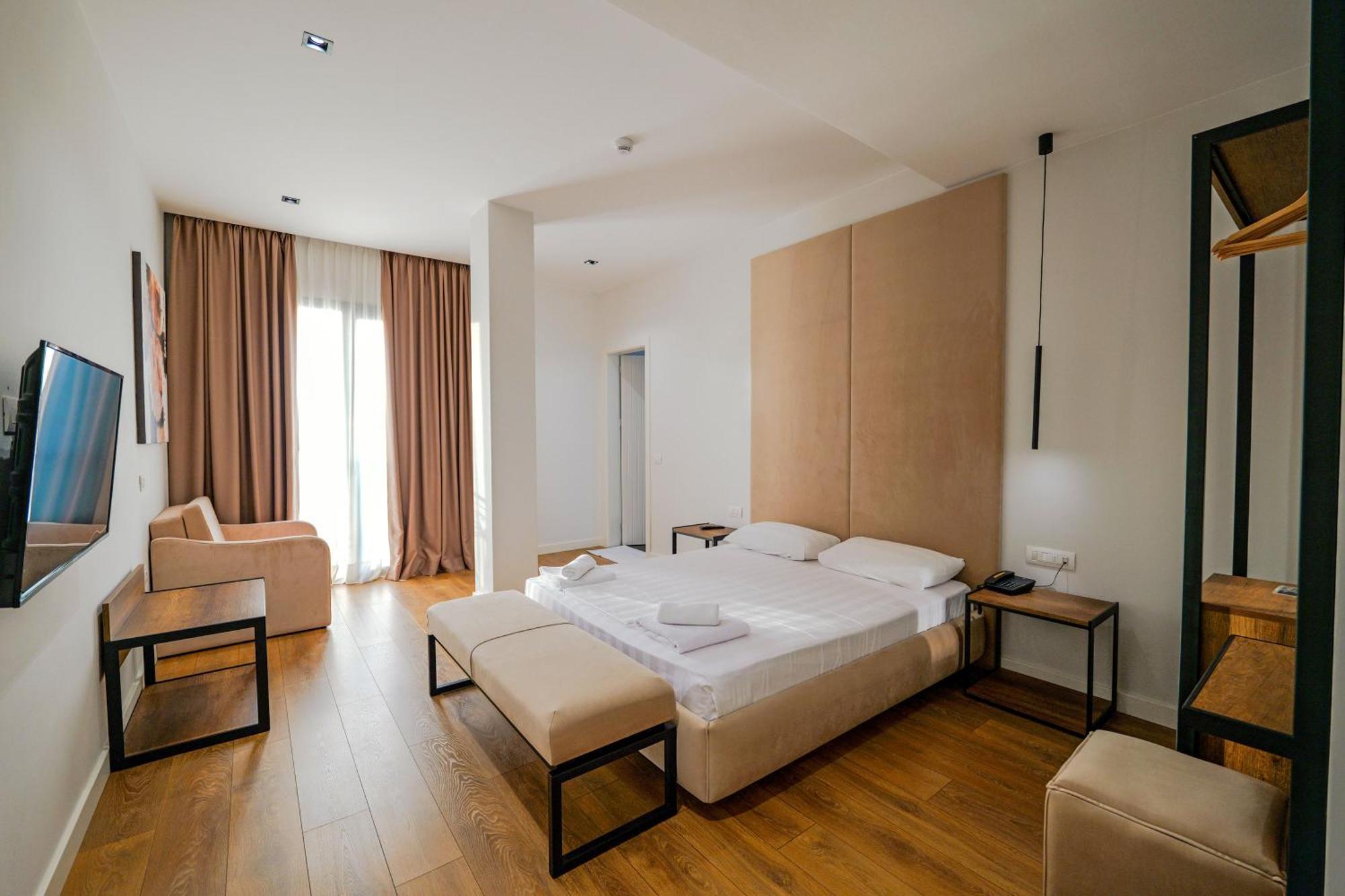 Hotel Central Vlorë エクステリア 写真