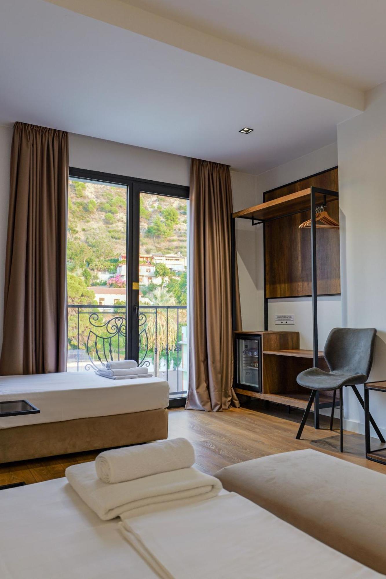 Hotel Central Vlorë エクステリア 写真