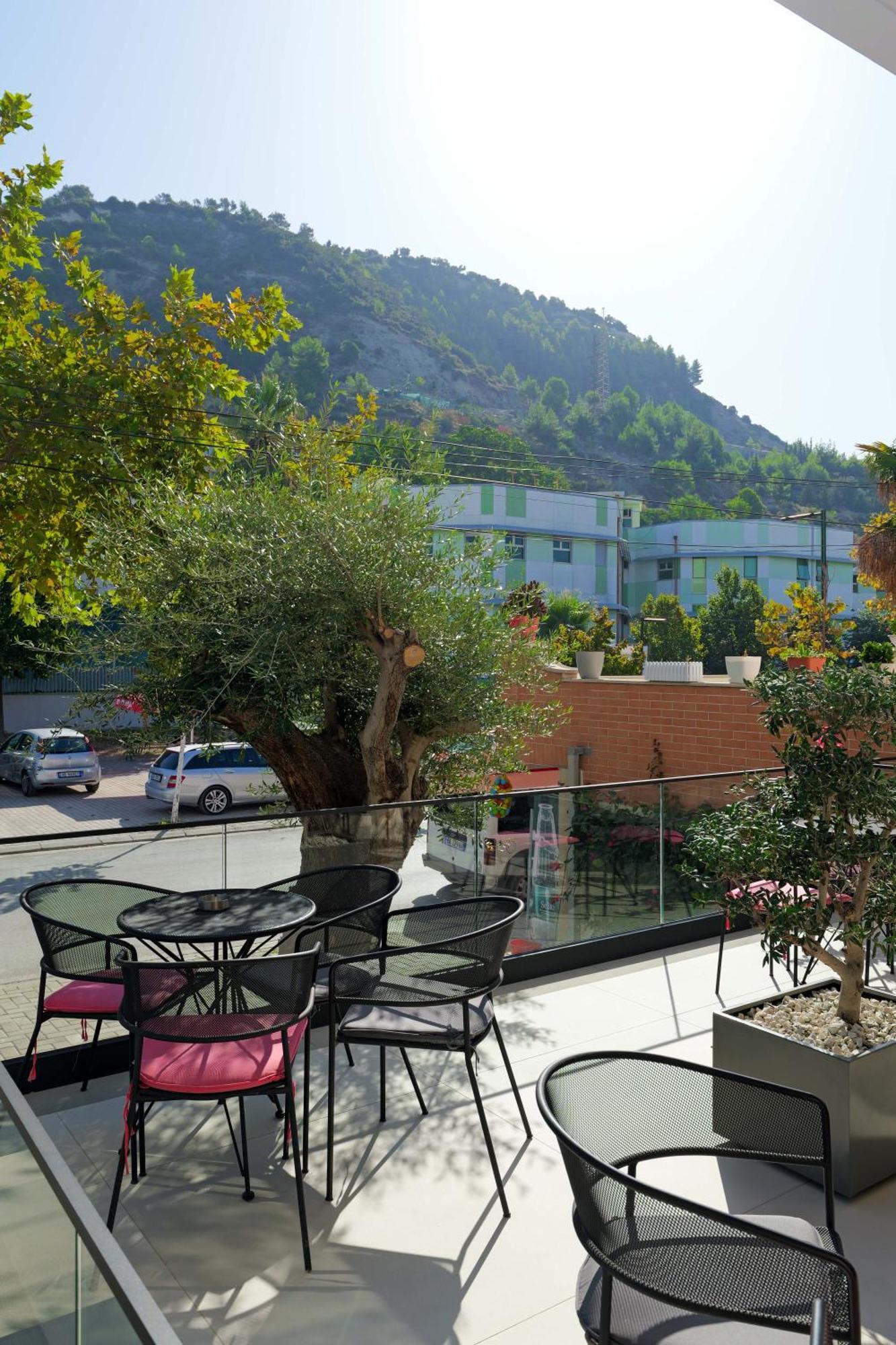 Hotel Central Vlorë エクステリア 写真